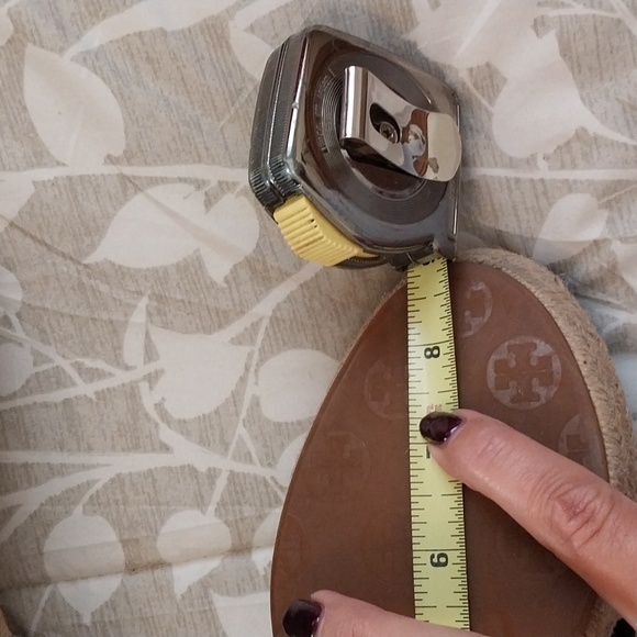 Tory Burch Peep Toe Espadrilles. Size 10 - Picture 16 of 16